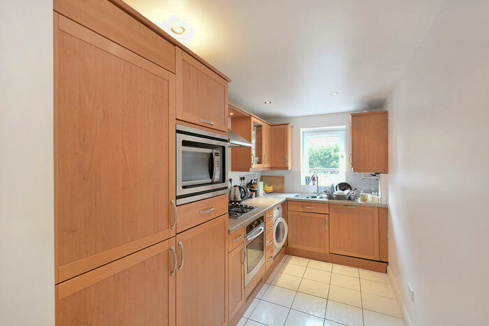 2 Bedroom Apartment To Rent In Rowan House, Woodland Crescent, SE16