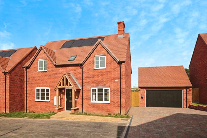 4 Bedroom Detached House For Sale In The Paddocks, Cubbington, CV32