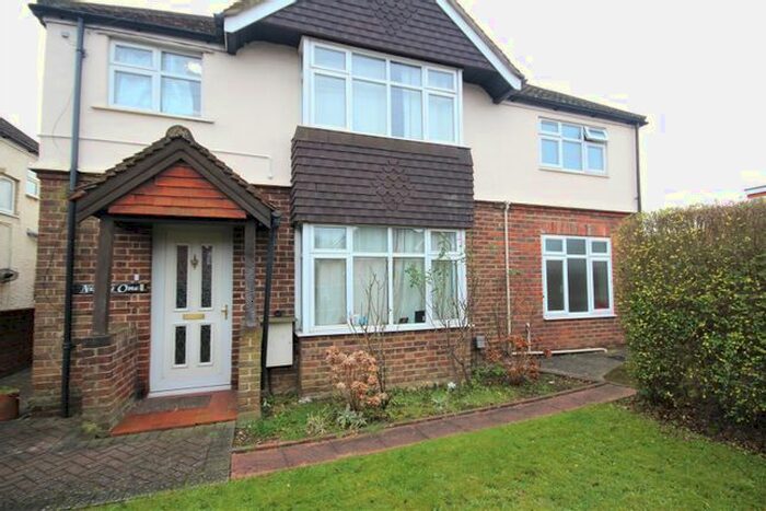 3 Bedroom Flat To Rent In Aldershot Road, Guildford, GU2