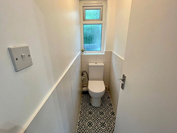 2 Bedroom Flat To Rent In Eversholt Street, London, NW1