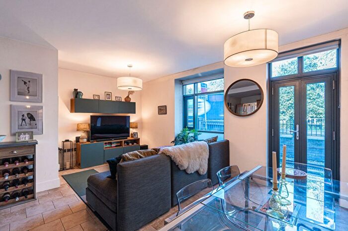 2 Bedroom Flat For Sale In Putney Bridge Road, London, SW18