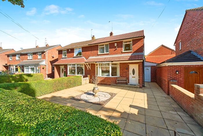 3 Bedroom Semi-Detached House For Sale In Brackendale Drive, Walsall, West Midlands, WS5