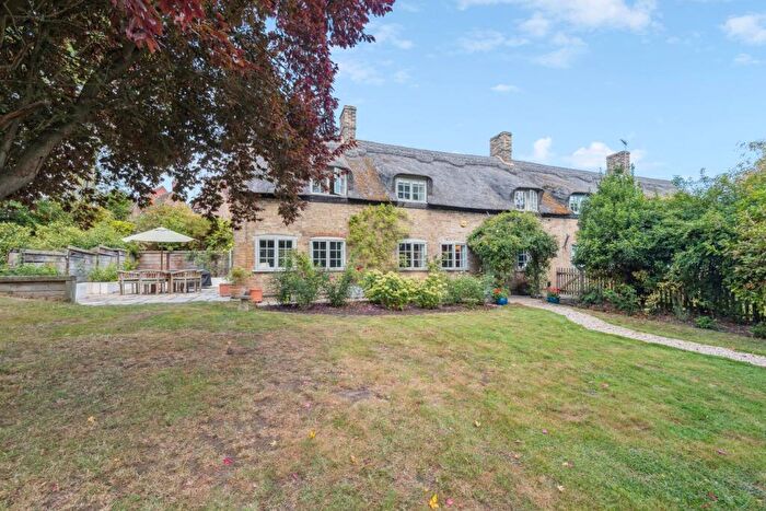 4 Bedroom Semi-Detached House For Sale In High Street, Yelling, St Neots, PE19