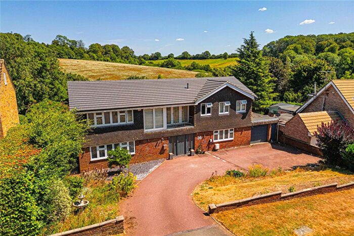 5 Bedroom Detached House For Sale In Silverthorn Drive, Longdean Park, Hemel Hempstead, Hertfordshire, HP3