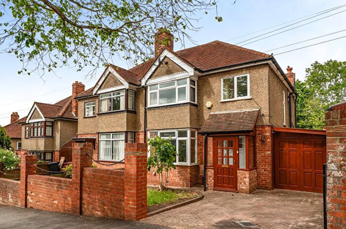 4 Bedroom Semi Detached House For Sale In Bourne Avenue, Reading, Berkshire, RG2