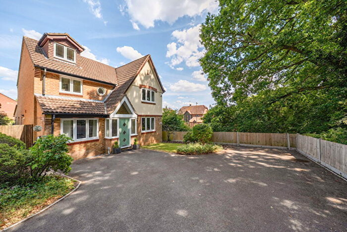 5 Bedroom Detached House For Sale In The Hedgerows, Lychpit, RG24
