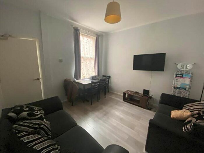 5 Bedroom House To Rent In Maples Street, Nottingham, NG7