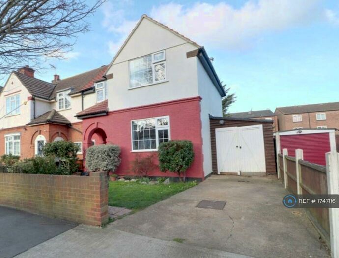 3 Bedroom End Of Terrace House To Rent In Willow Street, Romford, RM7
