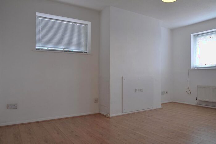 1 Bedroom Flat To Rent In Swallow Drive, Northolt, UB5