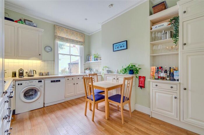 3 Bedroom Flat To Rent In New Kings Road, London, SW6