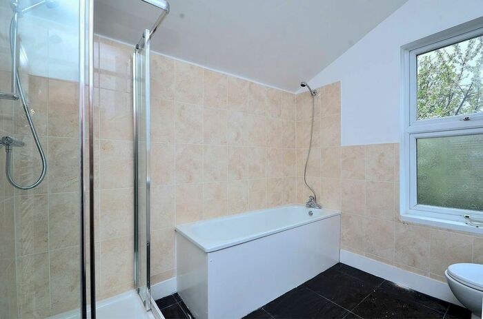 3 Bedroom Property To Rent In Holbrook Road, Stratford, London, E15