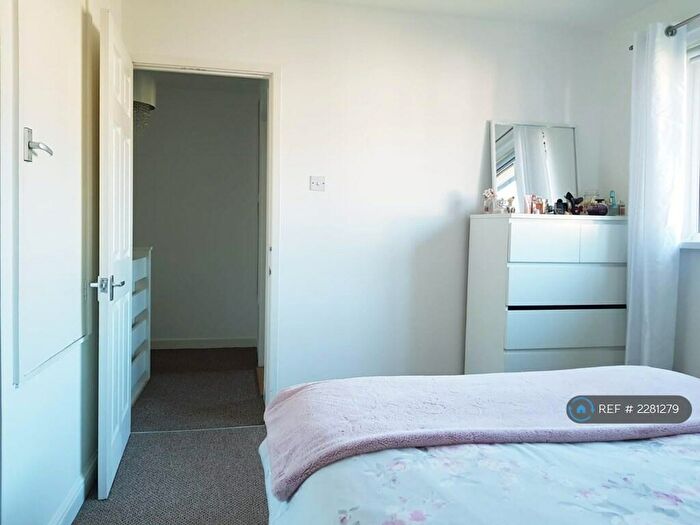 1 Bedroom Semi-Detached House To Rent In Orchard Park, Cardiff, CF3