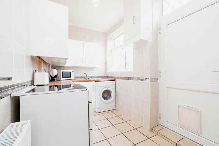 3 Bedroom Terraced House For Sale In Goresbrook Road, Dagenham, RM9
