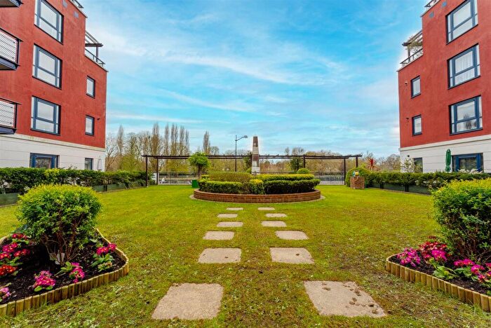 2 Bedroom Apartment To Rent In Kingston Riverside, KT1