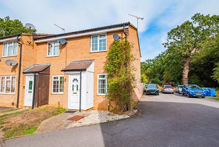 2 Bedroom End Of Terrace House For Sale In Hungerford Close, Sandhurst, Berkshire, GU47