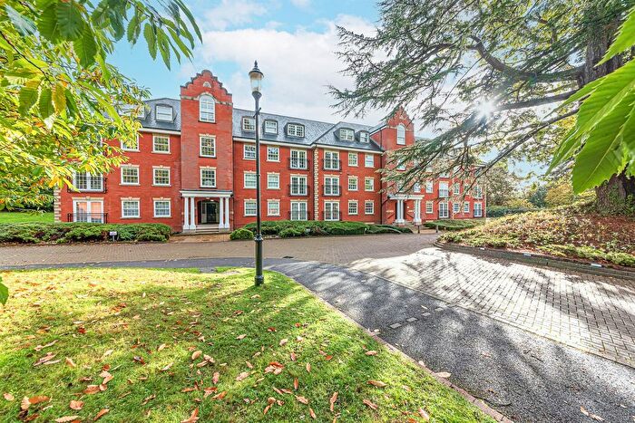 2 Bedroom Flat To Rent In Keephatch House, Montague Close, Keephatch Park, Wokingham, RG40