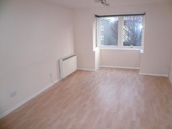 2 Bedroom Flat To Rent In Godwyne Court, Godwyne Road, Dover, CT16