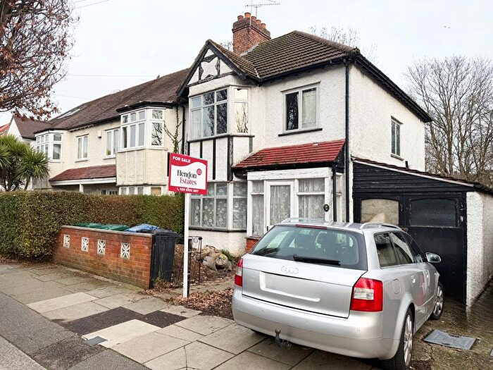 3 Bedroom End Of Terrace House For Sale In Kings Close, London, NW4