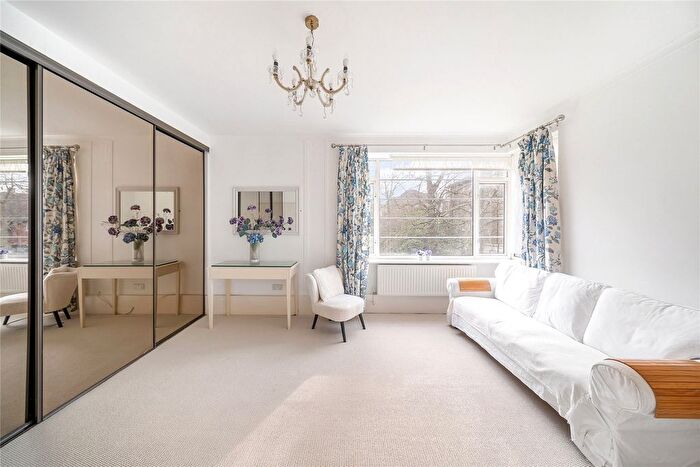 4 Bedroom Flat To Rent In Wimbledon Park Side, London, SW19