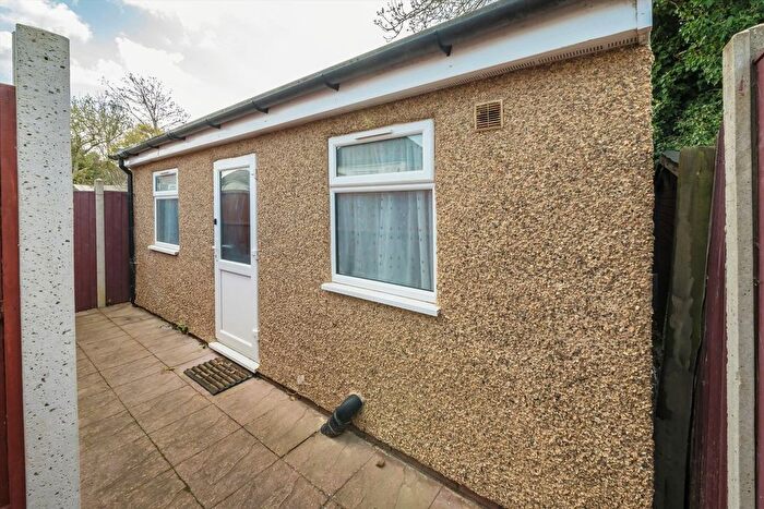 Studio To Rent In Uneeda Drive, Greenford, UB6