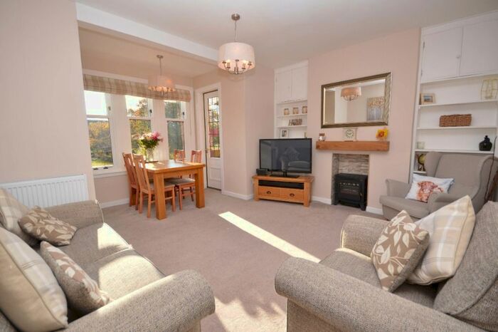 2 Bedroom Flat To Rent In Gryffe Street, Battlefield, Glasgow, G44