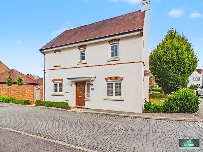3 Bedroom Detached House For Sale In Clifton Close, Faygate, Horsham, RH12