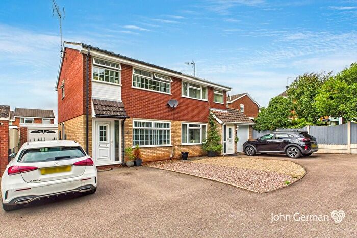 3 Bedroom Semi-Detached House For Sale In Sharnbrook Grove, Stafford, ST17