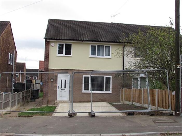 3 Bedroom Semi-Detached House To Rent In Maple Grove, Conisbrough, DN12