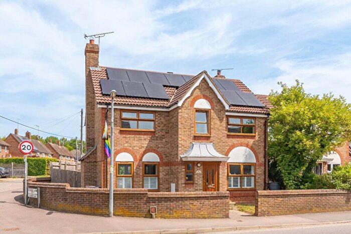 4 Bedroom Detached House For Sale In High Street, Eaton Bray, LU6