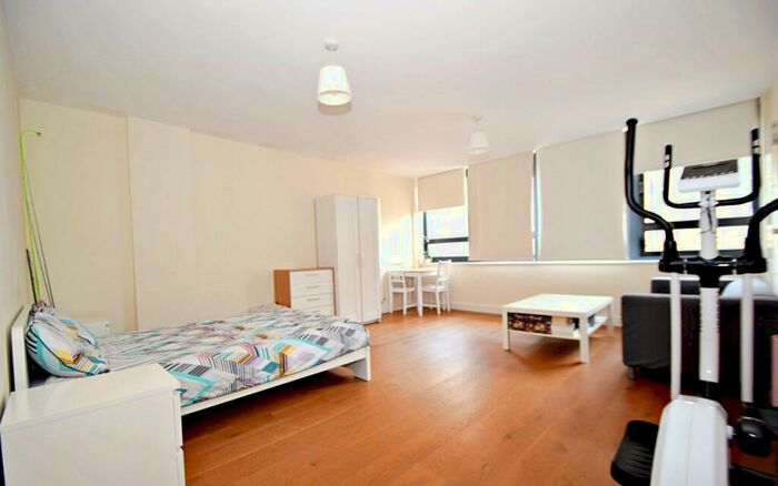 Flat To Rent In Bournemouth, BH1 - Photo 2