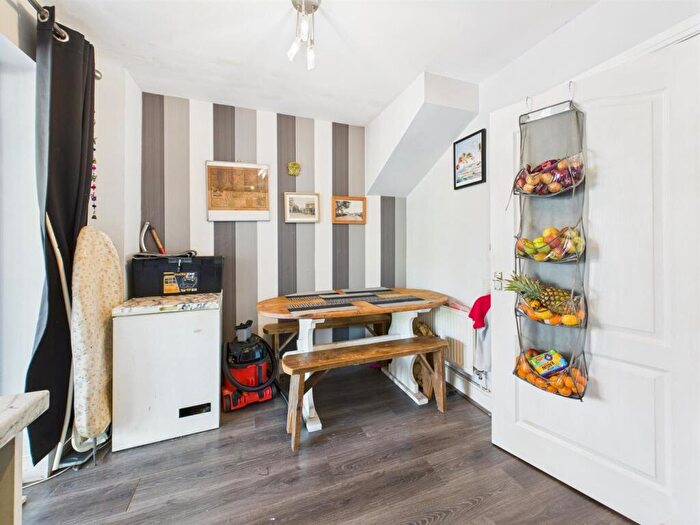 3 Bedroom End Of Terrace House For Sale In Cypress Gardens, Longlevens, Gloucester, GL2