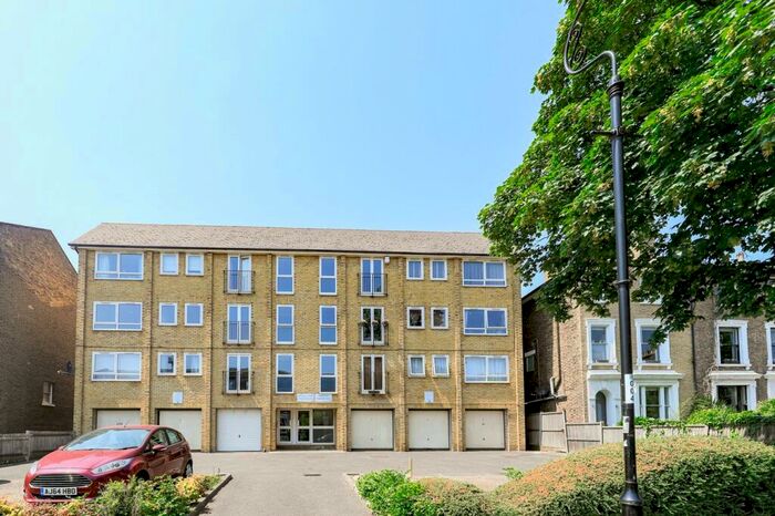 2 Bedroom Flat To Rent In Devonshire Road, Forest Hill, London, SE23