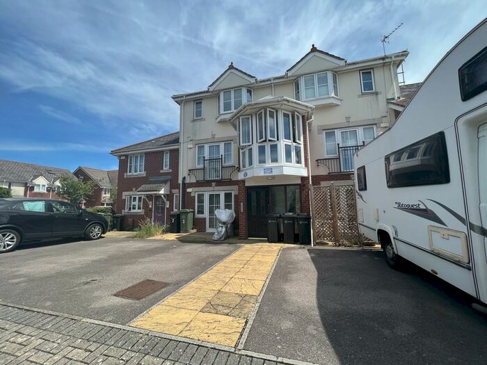 2 Bedroom Apartment To Rent In Wells Close, Portsmouth, PO3