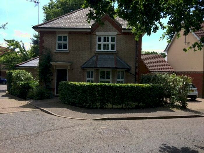 4 Bedroom Detached House To Rent In Handleys Chase, Basildon, Essex, SS15