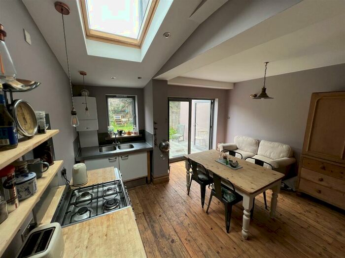 4 Bedroom House To Rent In Kennington Avenue, Bristol, BS7