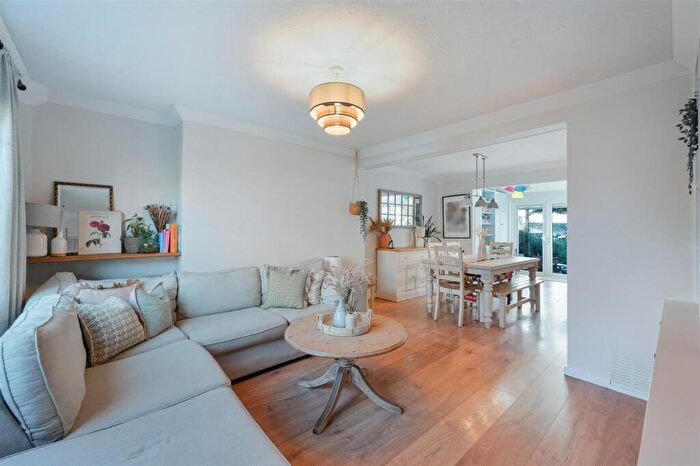 3 Bedroom House For Sale In Radstock Way, Merstham, RH1