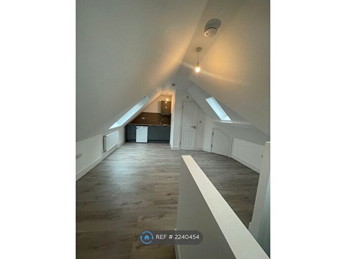 1 Bedroom Flat To Rent In Mitchell Road, London, N13