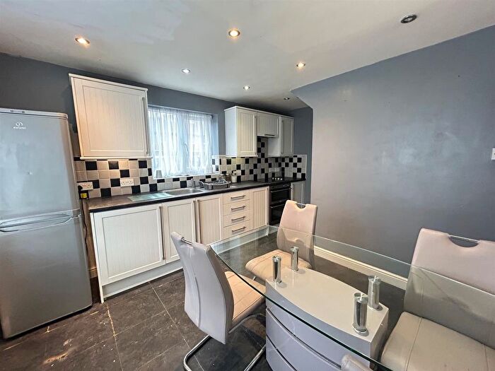 2 Bedroom End Of Terrace House To Rent In Hawthorn Walk, Eastfield, YO11