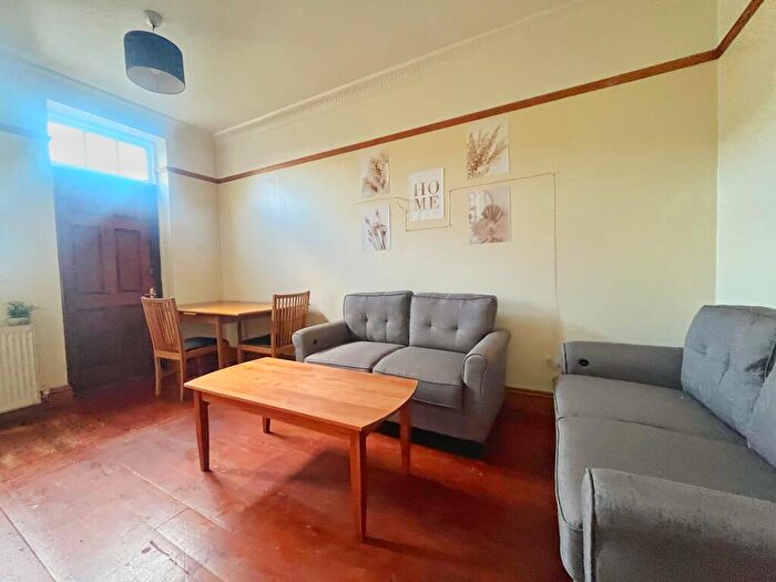 1 Bedroom House To Rent In Clova Road, Forest Gate, E7