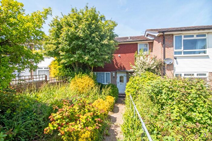 3 Bedroom Semi-Detached House For Sale In Ireland Way, Waterlooville, PO7