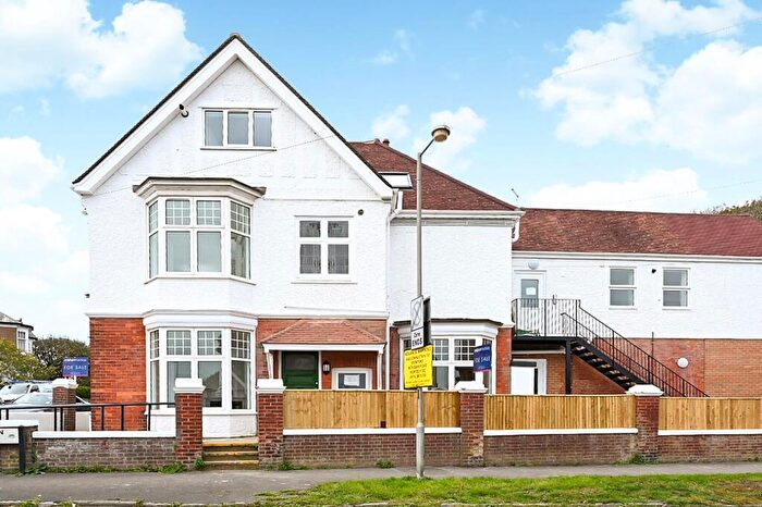 1 Bedroom Flat To Rent In Withdean Road, Brighton, East Sussex, BN1