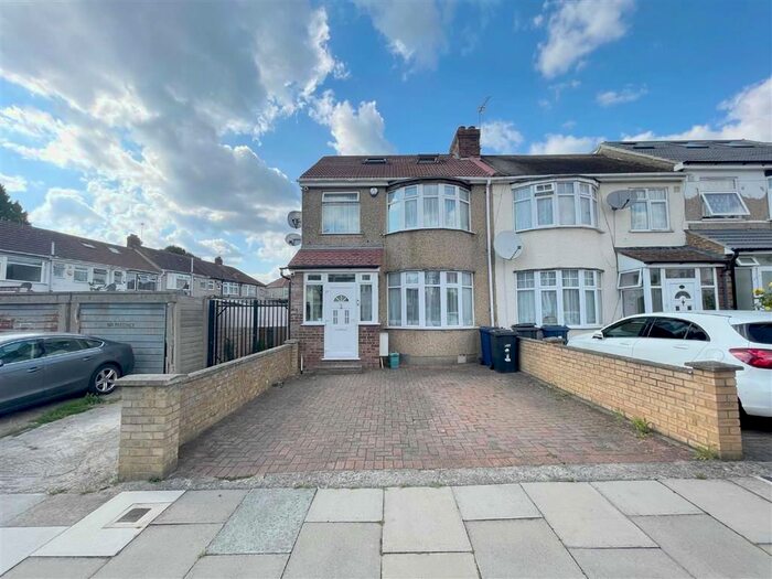 Properties for sale in UB1, Southall Houses for sale & to rent