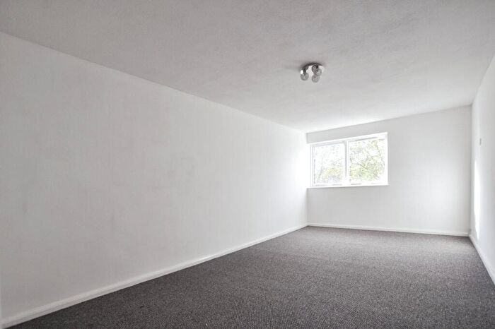 2 Bedroom Flat For Sale In Dugdale Court, Hitchin, SG5