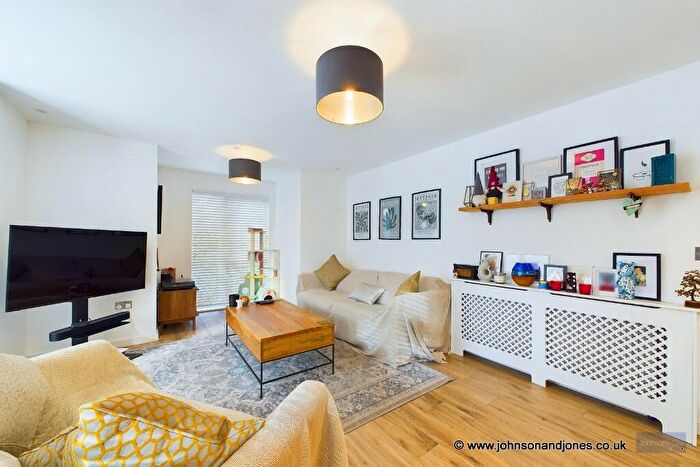 2 Bedroom Apartment For Sale In Strawberry Fields, Rowtown, Surrey, KT15