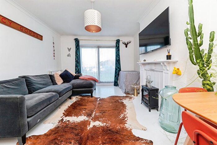 2 Bedroom Flat For Sale In Bentley Road, Hertford, SG14