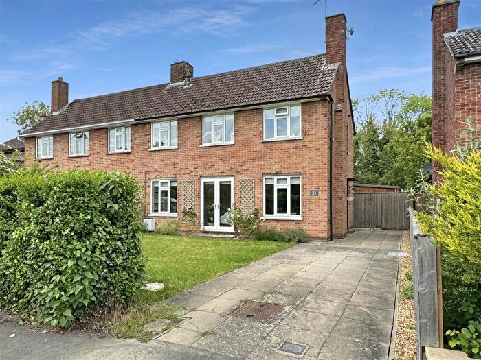 3 Bedroom Semi Detached House For Sale In Thornton Way, Girton, CB3