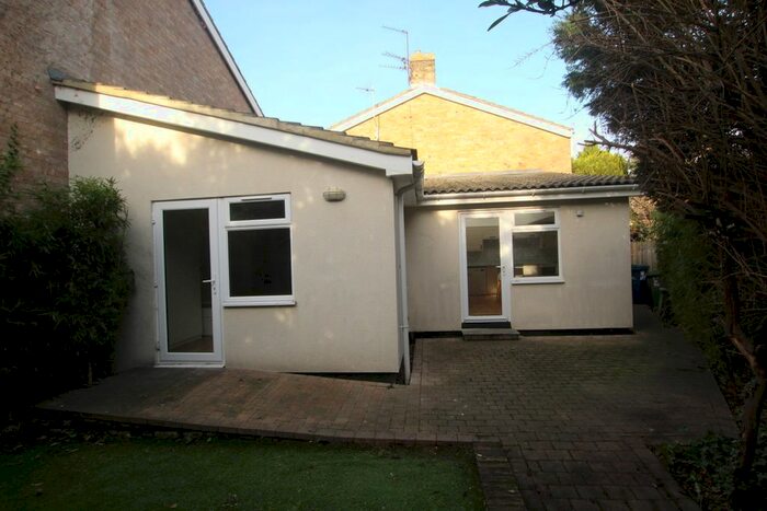 2 Bedroom Semi-Detached Bungalow To Rent In Cutter Ferry Path, Cambridge, CB4