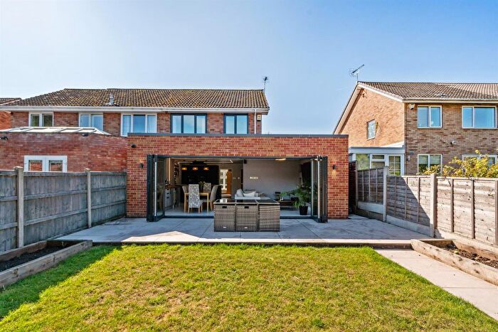3 Bedroom Semi-Detached House For Sale In Ullenhall Road, Knowle, Solihull, B93
