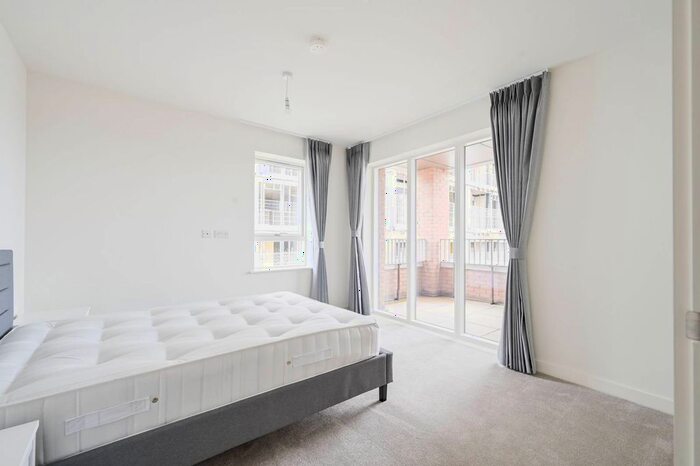 2 Bedroom Flat To Rent In Azure House, Hornsey, London, N8