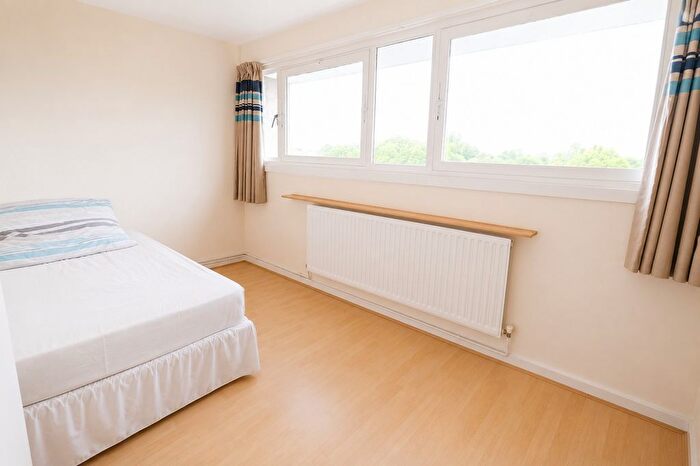 2 Bedroom Flat To Rent In Ivinghoe Close, Enfield, EN1